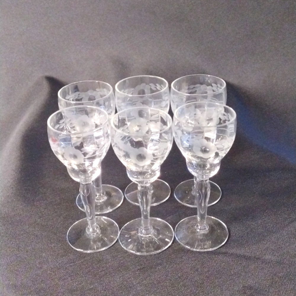 Set of 6 Vintage Crystal Aperitif glasses with cut glass flowers and leaves